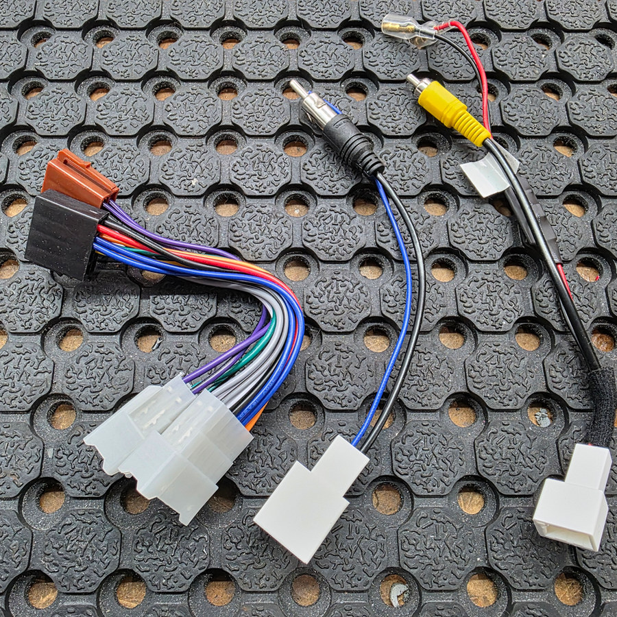 70 Series Headunit Adapter Harness Bundle